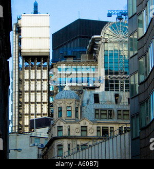 Mix di vari tipi di edifici a Londra Foto Stock