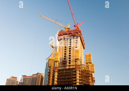 Hong Kong, Cina. L'International Commerce Centre in costruzione. Edificio più alto di Hong Kong, quando completata nel 2010 Foto Stock