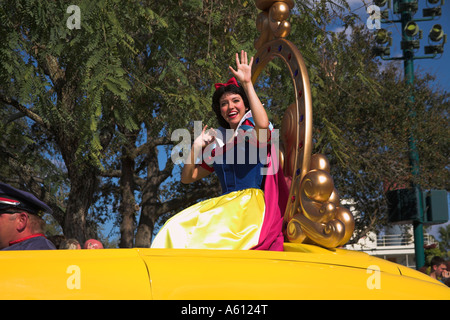 Snow White, Disney stelle e l'Automobile Parade, Disney MGM Studios, Orlando, Florida, Stati Uniti d'America Foto Stock