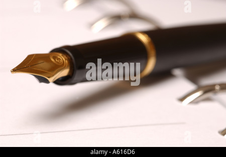 In prossimità di una tradizionale penna stilografica Foto Stock