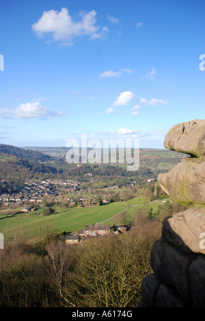 Vista su Cromford, Derbyshire da rocce nere Foto Stock
