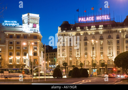 Plaza Canovas del Castillo, Hotel Palace, la parte vecchia della città, Madrid, Spagna Foto Stock