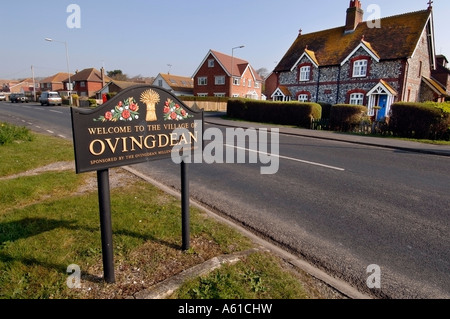 Cartello indicatore sulla strada che porta al villaggio di Ovingdean vicino a Brighton East Sussex Foto Stock