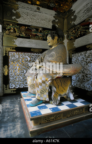 Giappone Nikko Tosho gu santuario Yomei mon Gate statua custode Foto Stock