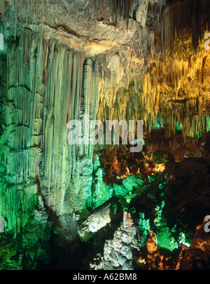 Stalattiti interno grotta, Cueva de Nerja, Andalusia, Spagna Foto Stock