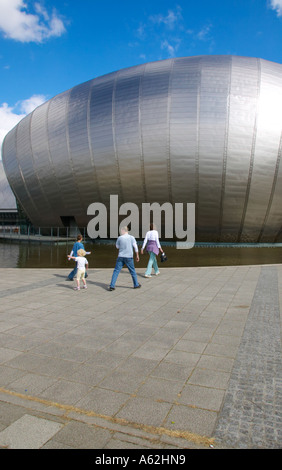 Il Glasgow Science Centre Sulle rive del fiume Clyde con il Cinema Imax e Torre di Glasgow Foto Stock