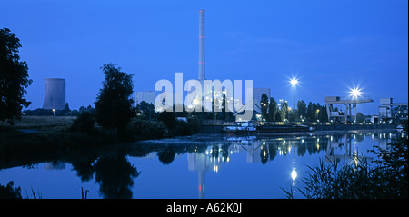 Hamm-Uentrop, Kraftwerk Westfalen, erbaut 1962/1963, Eigner RWE Power AG, Kohlekraftwerk am Datteln-Hamm-Kanal Foto Stock