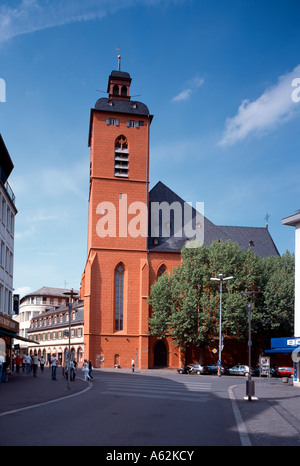 Mainz, San Quintin, Blick von Südwesten mit dem neobarocken Haus Schusterstraße 42 Foto Stock