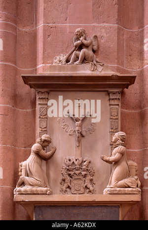 Mainz, San Quintin, Grabmal Isabella und Maria Anna von Kesselstadt am südwestlichen Pfeiler Foto Stock