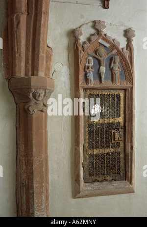 Püttlingen, Ortsteil Kölln, San Martino, Evangelische Chiesa Martinskirche, Sakramentshaus und Dienst: Engel mit Laute Foto Stock