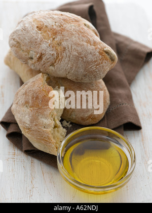 La ciabatta e olio di oliva shot con professionisti di medio formato fotocamera digitale Foto Stock