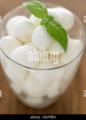 Mozzarella e basilico Foto Stock
