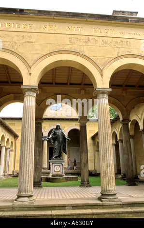 Cortile del Italianamente Friedenskirche pace chiesa all'estremità orientale del Parco Sanssouci Potsdam in Germania Foto Stock