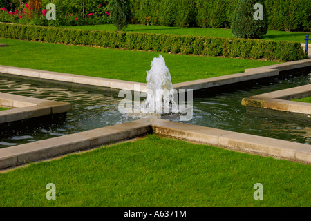 Mughal fontane di acqua in Lister Park Bradford Regno Unito Foto Stock