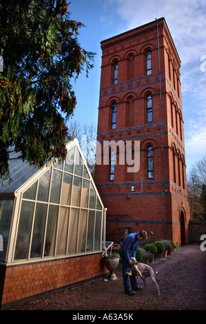 Un Vittoriana convertita in torre di acqua vicino a Tewkesbury GLOUCESTERSHIRE REGNO UNITO Gen 2007 Foto Stock