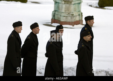 Cadetti dell esercito al di fuori del palazzo Drottingholm in Svezia Foto Stock