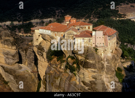 Il Santo Monastero di Varlaam presso la meteora vicine città di Kalambaka e Kastraki nella Grecia centrale Europa Foto Stock
