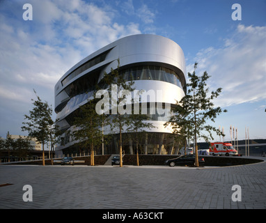 Mercedes Benz Museum in Stuttgart, Baden Wuertemberg, Germania Foto Stock