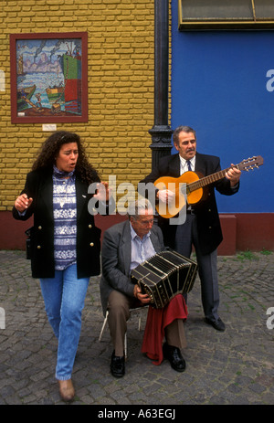 Il cantante di tango, musicisti, Caminito Street, La Boca distretto, Buenos Aires, Argentina Foto Stock
