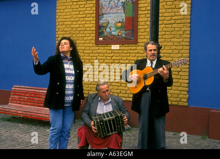 Il cantante di tango, musicisti, Caminito Street, La Boca distretto, Buenos Aires, Argentina Foto Stock