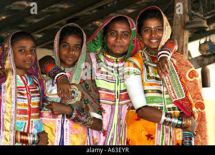 Meghwal Hodka ragazze tribali in piccolo Rann di Kutch Gujarat India Foto Stock