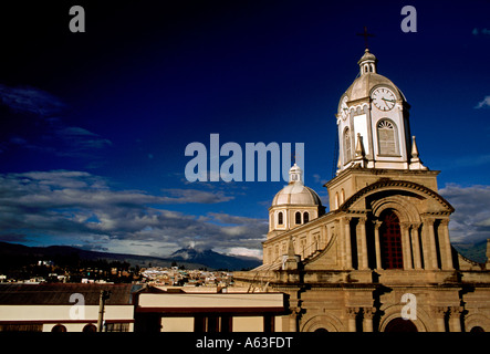 La Chiesa di San Antonio nella città di Riobamba Provincia del Chimborazo Ecuador America del Sud Foto Stock