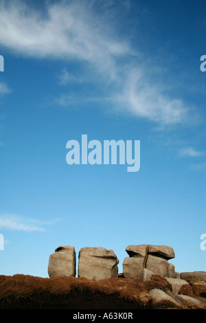 Quattro pezzi di roccia naturale scultura in lana confezioni su Kinder Scout nel Derbyshire Peak District Foto Stock