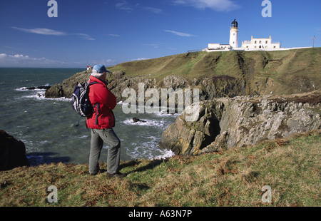 Southern Upland Way cercando fino al faro Killantringan Rhins di Galloway costa vicino a Portpatrick Scotland Regno Unito Foto Stock