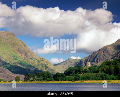 Il castello di Dolbadarn proteggendo l'ingresso a Llanberis pass Gwynedd Galles del Nord Foto Stock