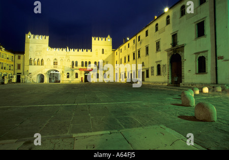 La piazza principale di Capodistria con il palazzo Pretorio, Slovenia Foto Stock