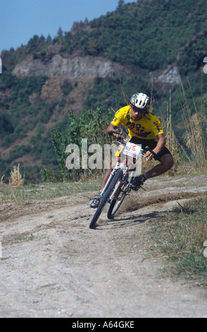 Credito foto DOUG BLANE concorrente nell'Himalayan Mountain Bike Race Kathmandu regno himalayano del Nepal Foto Stock