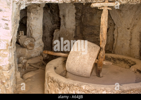 Antiquariato olio di oliva premere al qsar di Kabao, Kabau, Kabaw Foto Stock