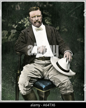 Presidente Theodore Roosevelt seduti all'aperto 1903. Colorate a mano i mezzitoni di una fotografia Foto Stock