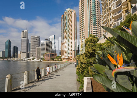 Wallkway pedonale lungo il lungomare di Brisbane in prossimità della famosa Eagle Street Pier Foto Stock
