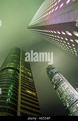 Highrises elevarsi al di sopra del quartiere degli affari di Central sull isola di Hong Kong Exhange torre quadrata Jardine House Foto Stock