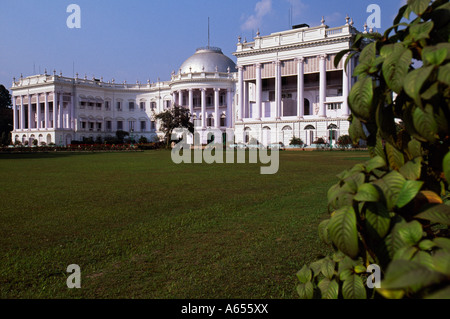 Il palazzo e i giardini di Raj Bhavan Raj Bhavan è la casa del governatore in Kolkata è ora la residenza del governatore e w Foto Stock