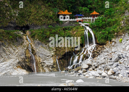 Taroko Gorge National Park a cascata Changshun Tzu Tempio dell'acqua Foto Stock