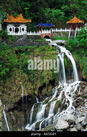 Taroko Gorge National Park a cascata Changshun Tzu Tempio dell'acqua Foto Stock