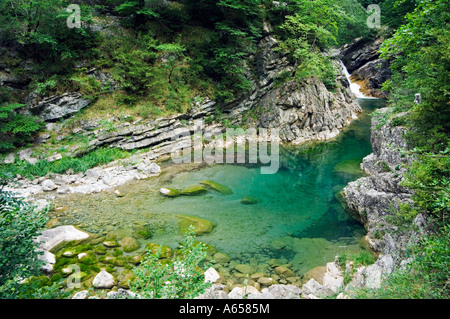 Ordesa Y Monte Perido Parco Nazionale Sentiero escursionistico e fiume nel Canyon Aniscio Foto Stock