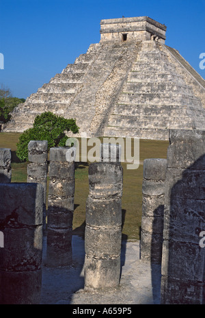 El Castillo, Piramide di Kukulcan tempio Maya a Chichen Itza, Yucatan, Messico Foto Stock