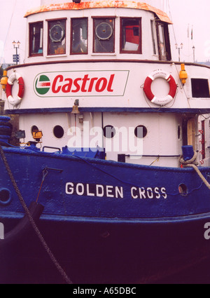 HMRT Golden Cross e nave ufficiale di scorta per l'HM Yacht Britannia ormeggiata nella baia nella città di Cardiff Galles del Sud GB UK 2003 Foto Stock