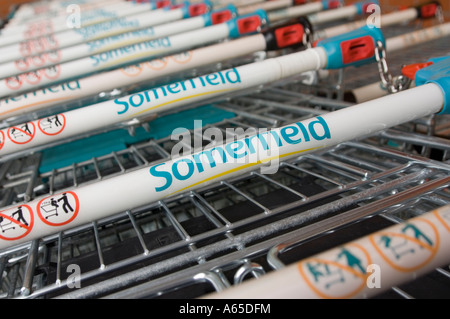 Somerfield supermercato shopping trollies REGNO UNITO Foto Stock