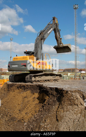 Volvo EC360 Escavatore cingolato sul sito in costruzione nel Sussex Foto Stock