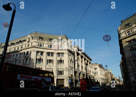 Vista di Oxford Circus e Oxford Street London Inghilterra England Foto Stock