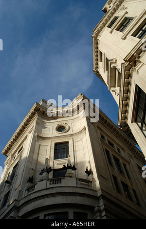 Neo architettura barocca vista dal di sotto di Regent Street London Inghilterra England Foto Stock