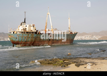 Naufragio nel porto di Mindelo capitale di Sao Vincente, Capo Verde (2007). Foto Stock