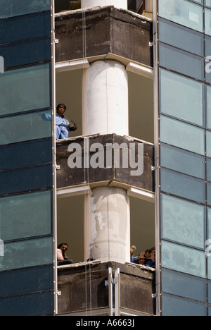 Costruzione di lavoratori in blocco a torre di Doha in Qatar Foto Stock