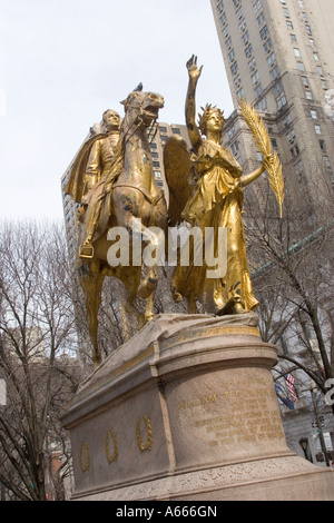 Statua del Generale William Tecumseh Sherman nel Central Park Grand Army Plaza New York City New York STATI UNITI D'AMERICA Foto Stock