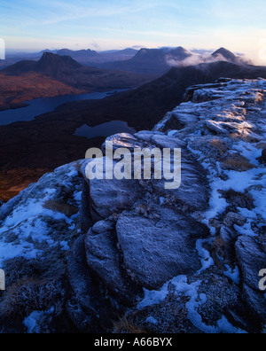 Inverpolly riserva naturale nazionale visto dalla vetta del Ben Mor Coigach Foto Stock