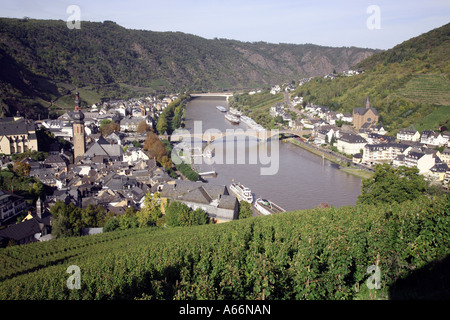 Germania;città di Cochem; nella Valle della Mosella sul fiume Mosella vicino a Cochem in Renania;Germania;l'Europa Foto Stock